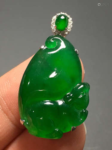 A TRANSLUCENT JADEITE ZHENGYANG GREEN SQUIRREL PENDANT