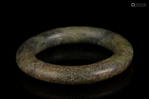  GREENISH-YELLOW AND RUSSET JADE BANGLE