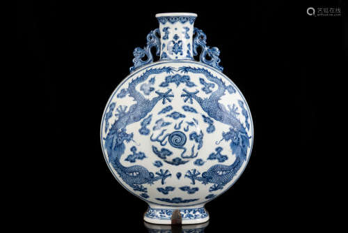 BLUE AND WHITE 'DRAGON' MOONFLASK