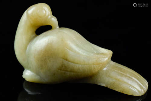 HONGSHAN JADE CARVED BIRD ORNAMENT