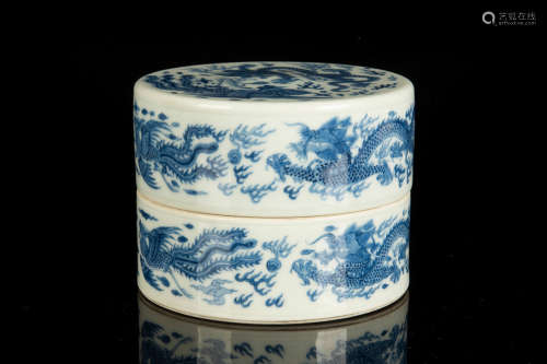 BLUE AND WHITE 'DRAGON AND PHOENIX' BOX AND COVER