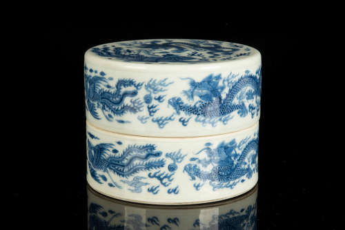 BLUE AND WHITE 'DRAGON AND PHOENIX' BOX AND COVER