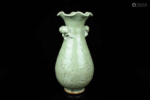 LONGQUAN WARE FLORIFORM VASE WITH HANDLES