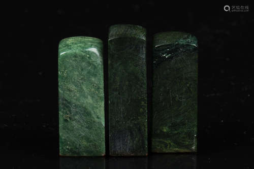 GROUP OF THREE MALACHITE STAMP SEALS