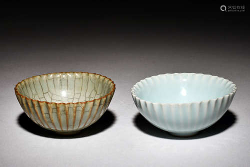 GROUP OF TWO CELADON GLAZED FLORIFORM BOWLS