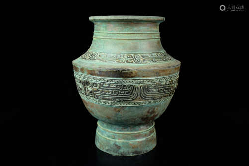 ARCHAIC BRONZE CAST RITUAL VESSEL, ZUN