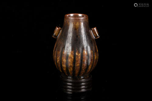 SMALL RUSSET-GLAZED MELON-FORM VASE WITH STAND