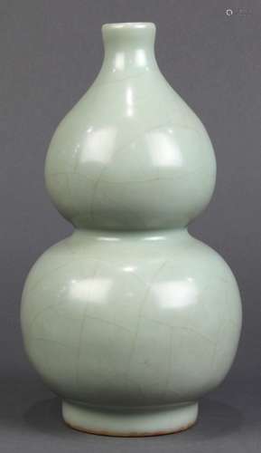 Chinese double gourd bottle vase, the celadon glaze with a network of large russet hue crackles, 9.