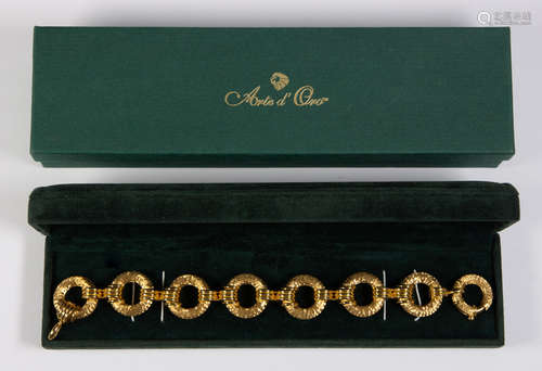 18k yellow gold bracelet the 18k yellow gold textured round link, measures approximately 21 X 5