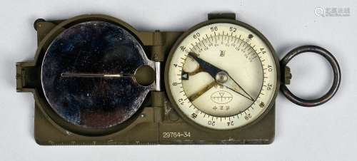 抗战时期军政部监造“中正”式X指南针一只（少见）附皮套一件。