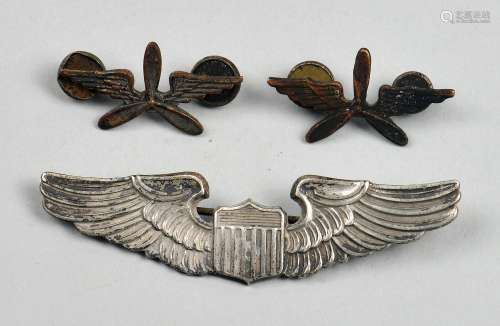 空军史力：民国时期空军领章一对，胸标一枚。