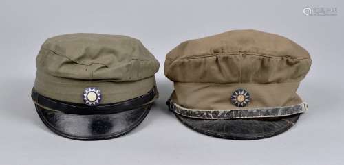 民国抗战时期国军卡其大盘帽两顶。