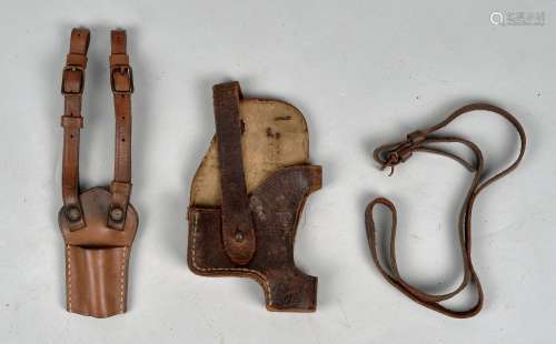 民国抗战时期国军皮质驳壳枪套一件、皮质枪挂杆一条、中正剑皮掛一件。