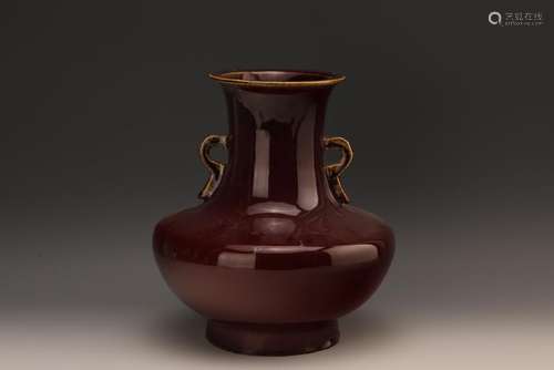 A RED-GLAZED VASE.QING DYNASTY