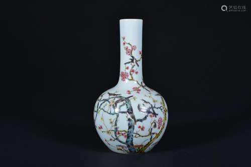 A FAMILLE-ROSE BOTTLE VASE, QING DYNASTY