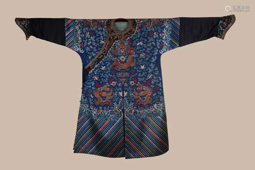 AN EMBROIDERED BLUE SILK DRAGON ROBE.QING DYNASTY