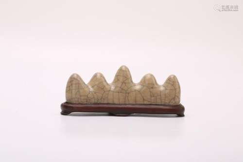 A GE-GLAZED BRUSH REST.QING DYNASTY