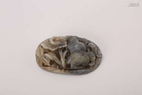 A CARVED JADE 'GRANE' PENDANT. ANTIQUE