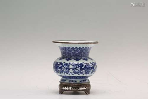 A BLUE AND WHITE JAR.QING DYNASTY