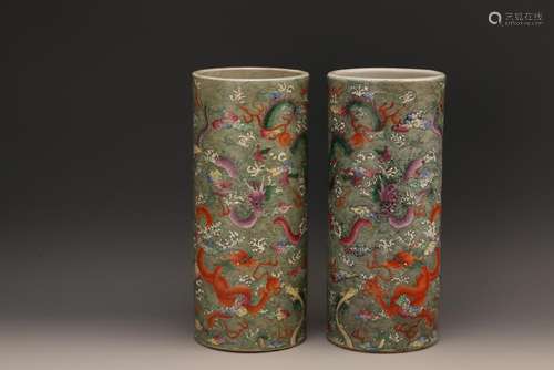 A PAIR OF FAMILLE-ROSE DRAGON BRUSHPOT.BITONG.QING