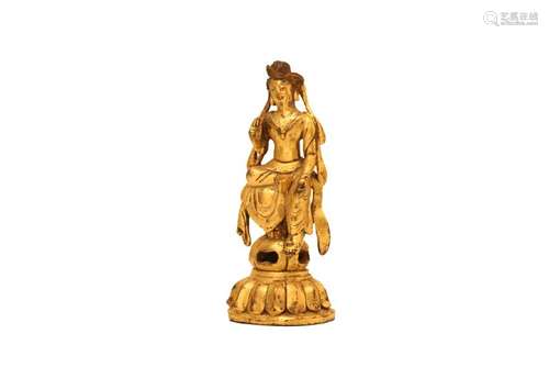 A GILT-BRONZE FIGURE OF GUANYIN.ANTIQUE