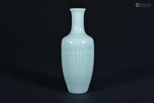 A SMALL CELADON-GLAZED VASE, QING DYNASTY