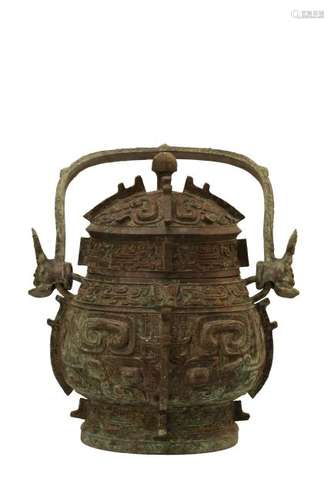 AN ARCHAIC BRONZE RITUAL WINE VESSEL.ANTIQUE