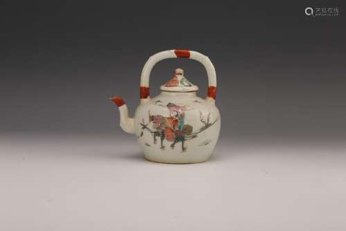 A FAMILLE-ROSE TEAPOT AND COVER.QING DYNASTY