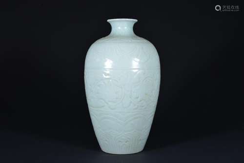 A CARVED QING BAI MEI PING.QING DYNASTY