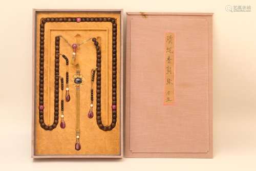 AN AGALLOCH WOOD IMPERIAL COURT BEADS.QING DYNASTY