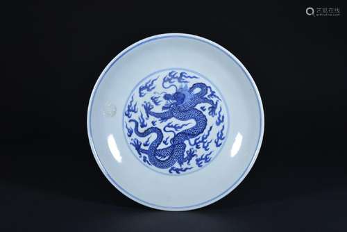 A BLUE AND WHITE DRAGON DISH, QING DYNASTY