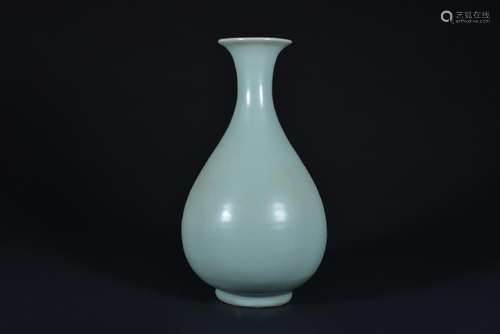 A LONGQUAN-GLAZED YUHUCHUNPING, MING DYNASTY