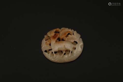 A CARVED JADE DEER PENDANT.MING DYNASTY