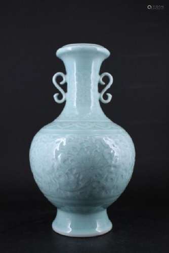 Large Chinese Qing Porcelain Vase