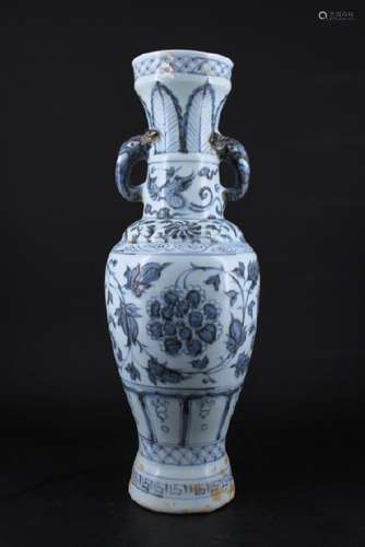 Large Chinese Ming Porcelain Vase