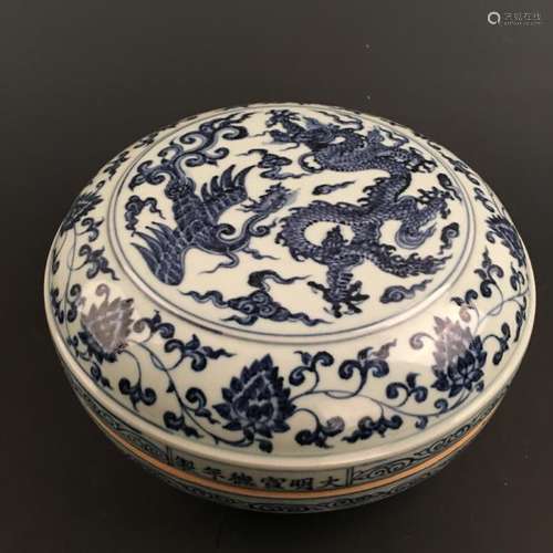 Chinese Blue-White 'Dragon & Phoenix & Lotus' Round