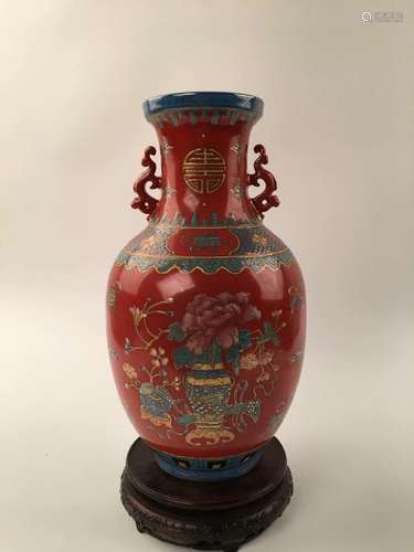 Chinese Famille Rose Red Background Gilt Peony Vase