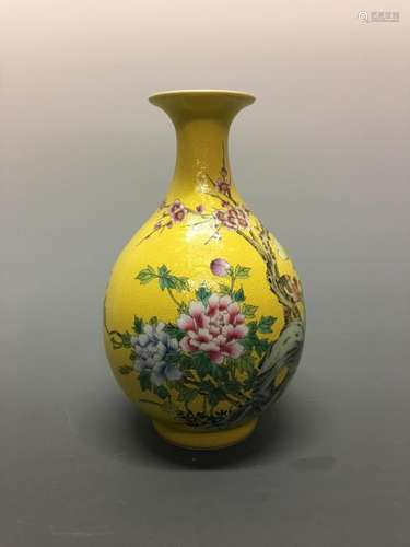 Chinese Famille Rose 'Mudan' Vase Qianlong Mark