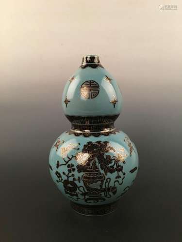 Chinese Celadon Glazed Gilt Flower Hulu-Shape Vase With