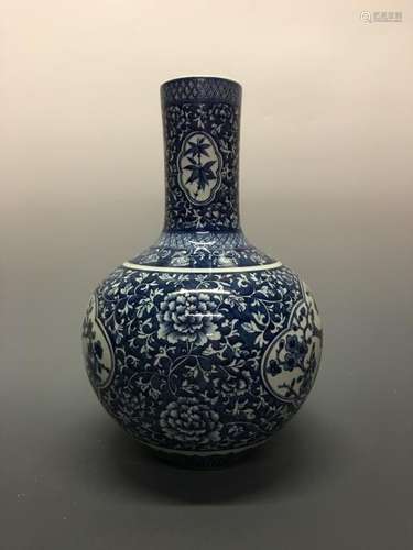 Chinese Blue-White Porcelain Globular Vase, Qianlong