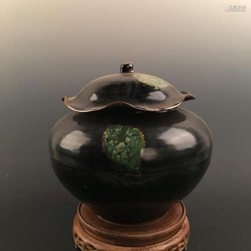 Chinese Jizhou Kiln 'Leaf' Jar and a Cover