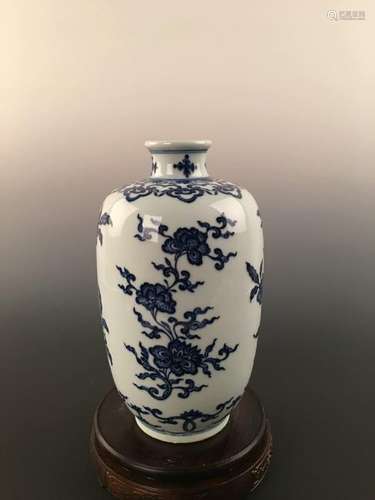 Chinese Blue & White Flower Porcelain Vase With