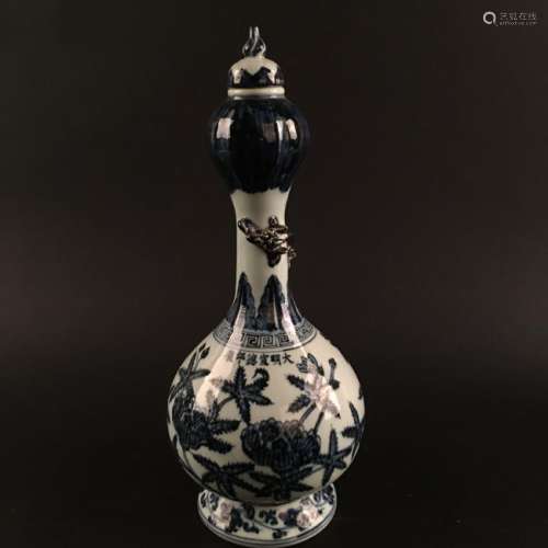 Chinese Blue-White Pear-shaped Vase and Cover, Xuande