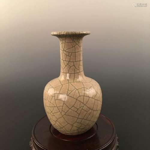 Chinese Guan-Type Porcelain Vase