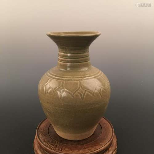 Chinese Yue-Kiln Pottery Water Pot