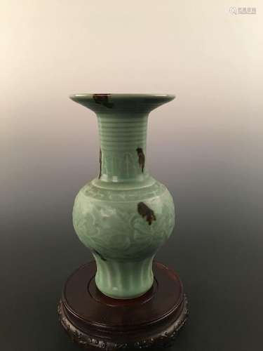 A Rare Chinese Longquan Kiln Porcelain Vase