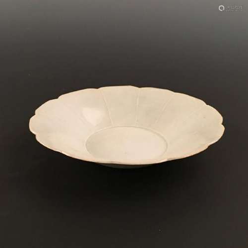 Chinese Ding Ware Flower-Shaped Porcelain Plate