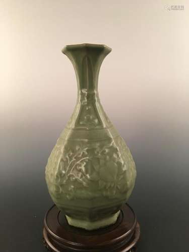 Chinese Yaozhou Ware Flower Decorated Eight Ridges