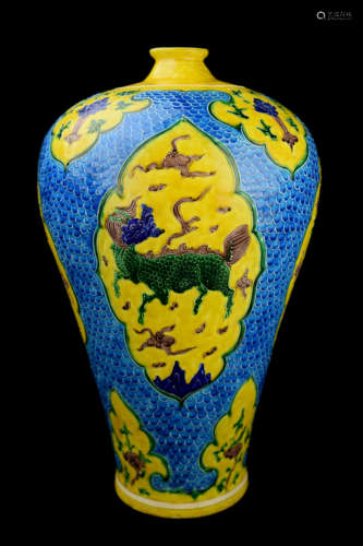 An Old Ming Dynasty Style Tri-Colour (Sancai) Vase with Dragon and Flower Patterns