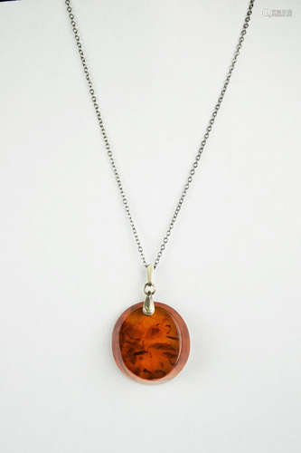 An Amber Pendant Necklace with 875 Silver Necklace and Clasp